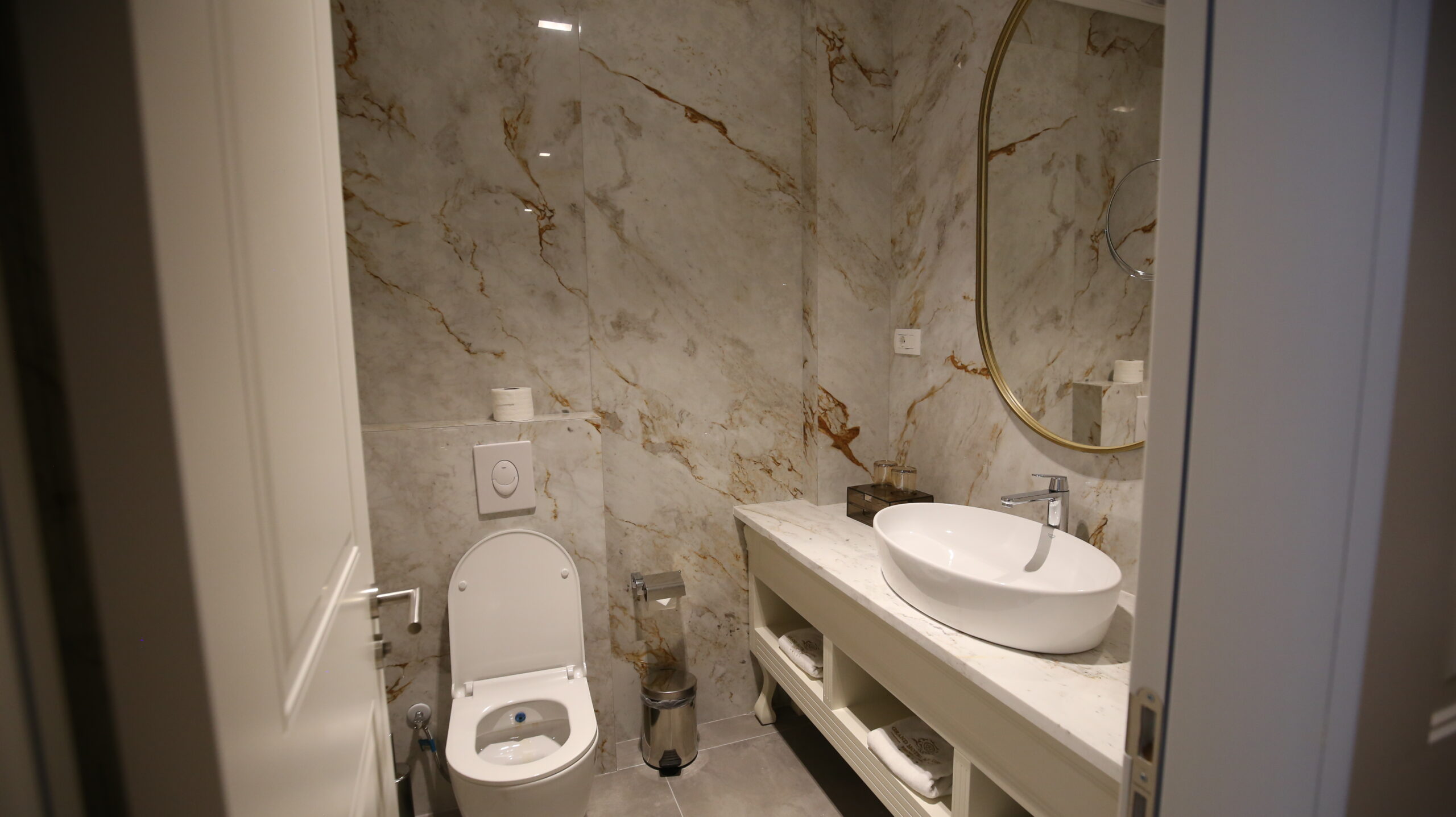 Triple Room – Back View – Grand Hotel Belushi
